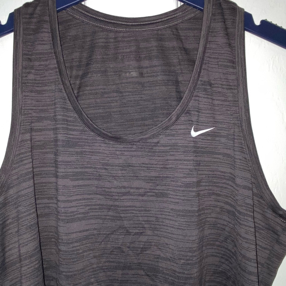 Nike Dark Gray Black Athletic Tank Top Size M - Picture 2 of 4